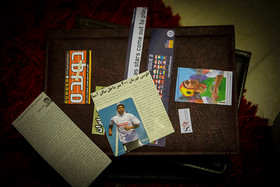 زمانی که او از خاطراتش می‌گوید، آلبوم ورزشی‌اش را باز کرده و برای هر خاطره‌اش عکسی را نشان می‌دهد. در کنار هر عکس یک توضیح کوتاه از آن رقابت و حاشیه‌هایش هم هست.